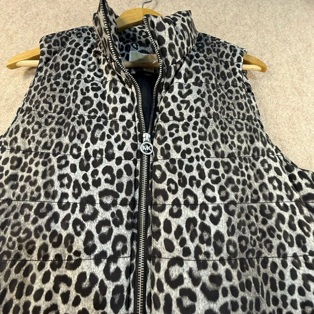 Michael Michael Kors Womens Grey Leopard Print Puffer Vest Size M‎ Full Zip Logo